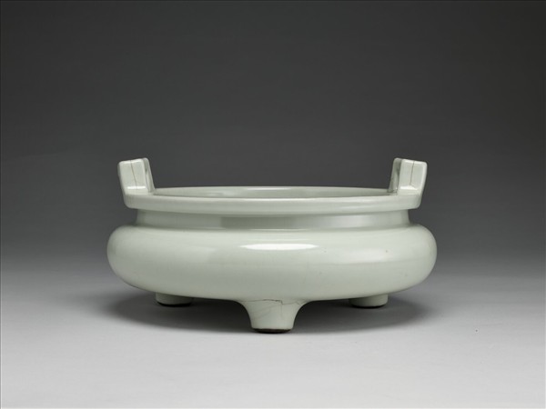 冬青釉三足鼎式爐