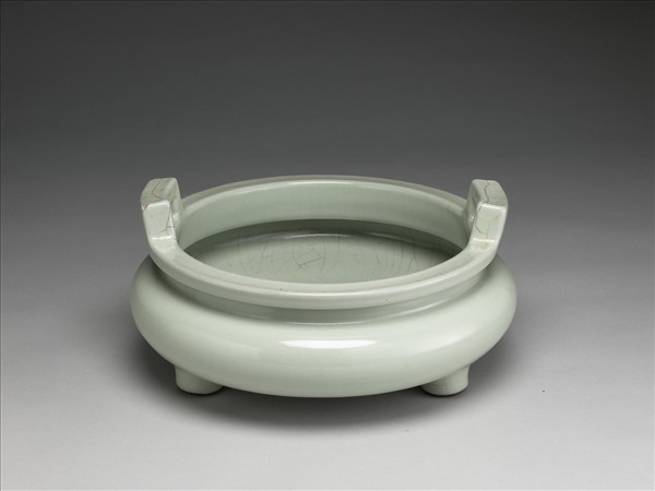 冬青釉三足鼎式爐