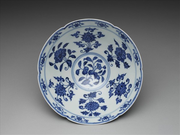 青花花果紋葵口碗