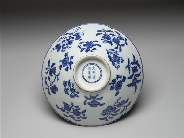 青花花果紋葵口碗