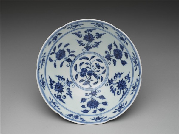 青花花果紋葵口碗