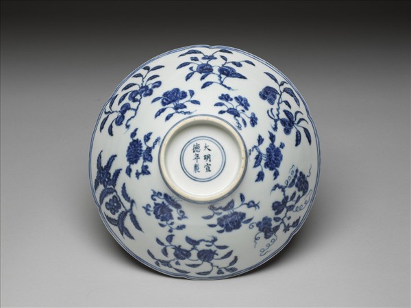 青花花果紋葵口碗