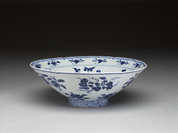 青花花果紋葵口碗