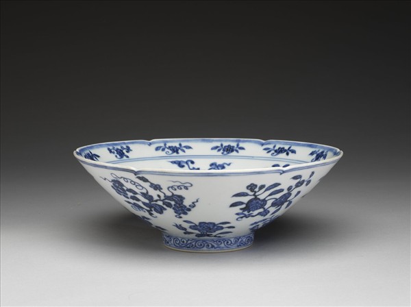 青花花果紋葵口碗