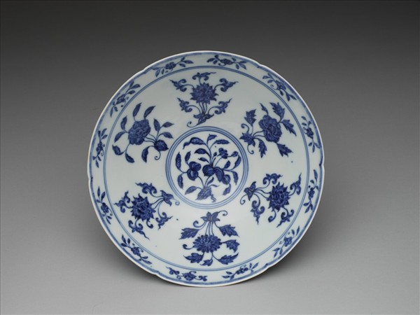 青花花果紋葵口碗