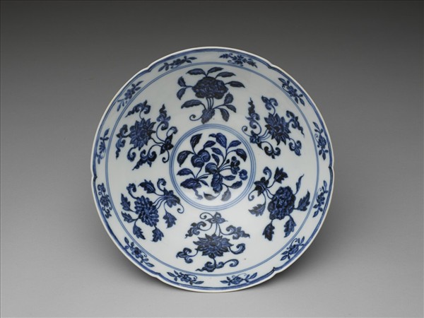 青花花果紋葵口碗