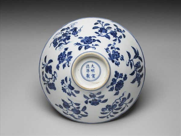 青花花果紋葵口碗