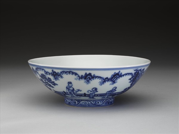 青花庭園仕女圖碗