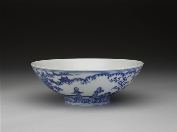 青花庭園仕女圖碗