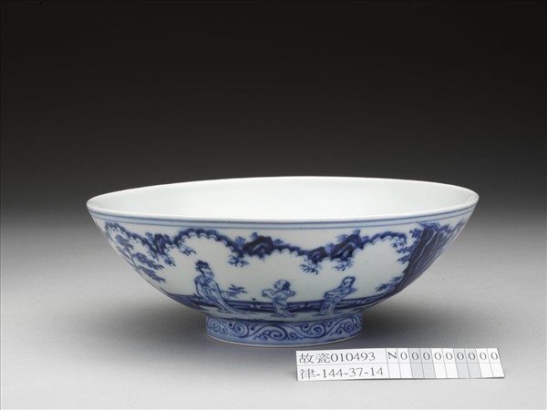 青花庭園仕女圖碗