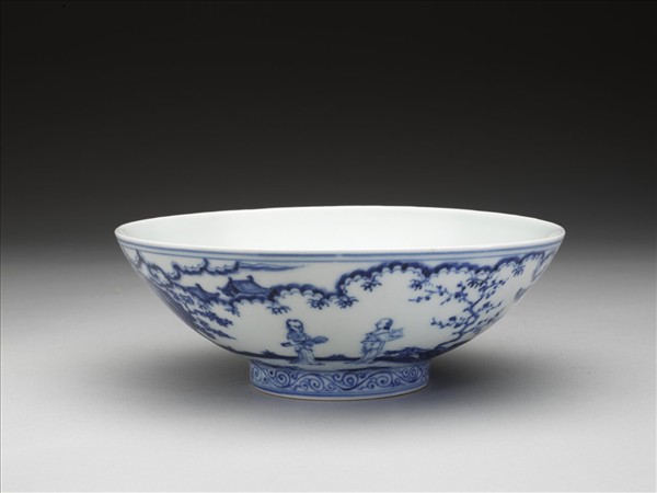 青花庭園仕女圖碗