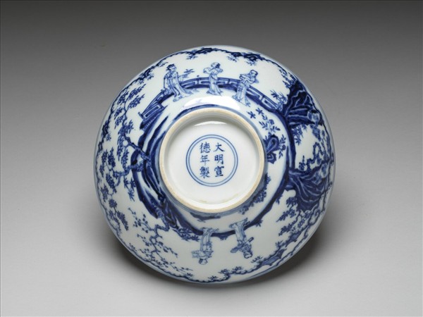 青花庭園仕女圖碗