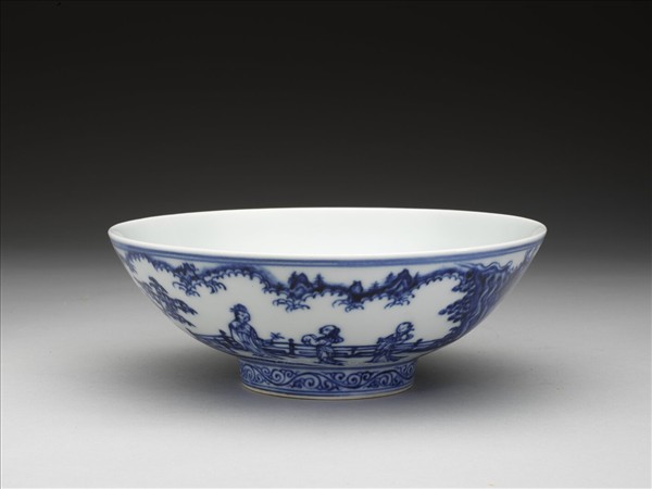 青花庭園仕女圖碗