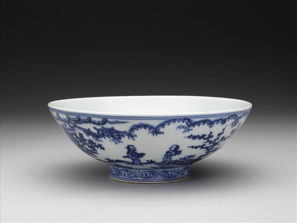 青花庭園仕女圖碗