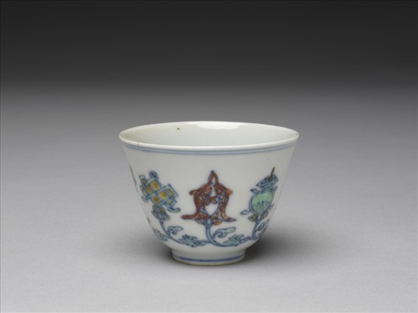 鬥彩八寶杯