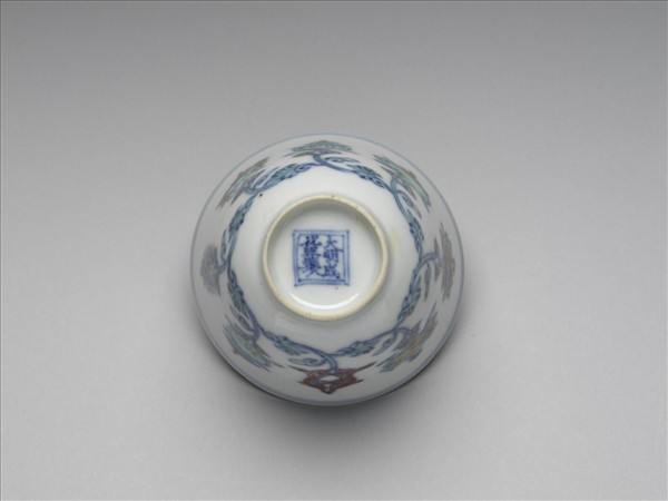 鬥彩八寶杯