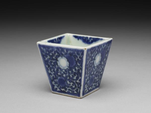 青花方杯