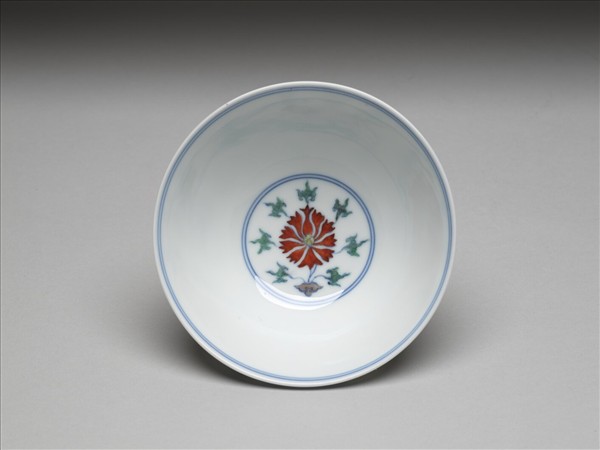 鬥彩纏枝番蓮紋碗