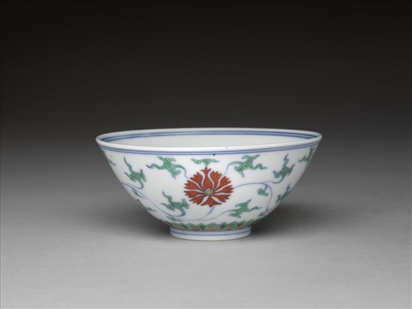 鬥彩纏枝番蓮紋碗