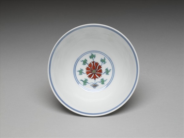 鬥彩纏枝番蓮紋碗