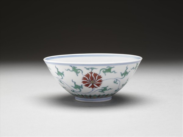 鬥彩纏枝番蓮紋碗