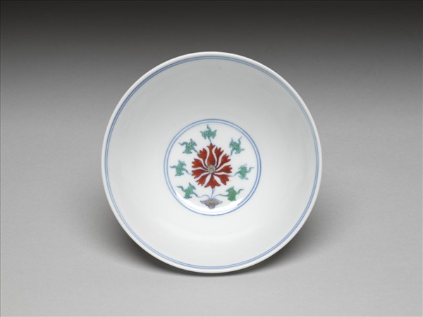 鬥彩纏枝番蓮紋碗