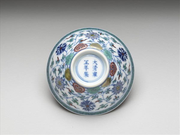 鬥彩纏枝番蓮紋碗