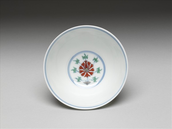 鬥彩纏枝番蓮紋碗