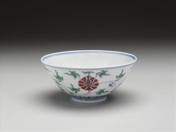 鬥彩纏枝番蓮紋碗