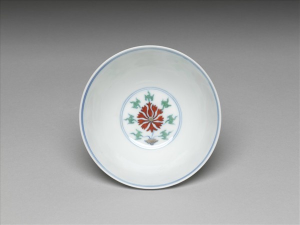 鬥彩纏枝番蓮紋碗