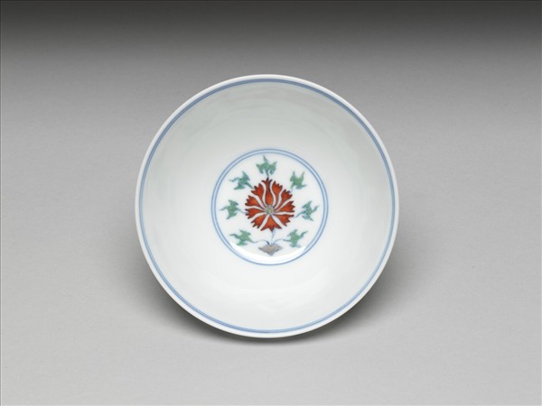 鬥彩纏枝番蓮紋碗