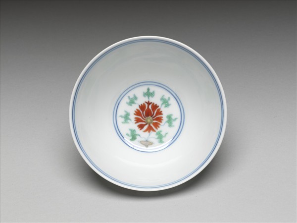 鬥彩纏枝番蓮紋碗