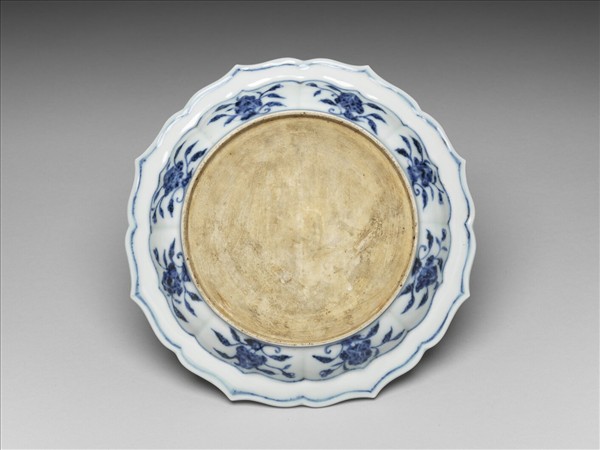 青花花果紋菱花式盤