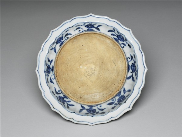 青花花果紋菱花式盤