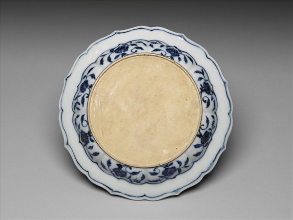 青花花果紋菱花式盤