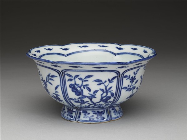 青花花卉紋花式碗