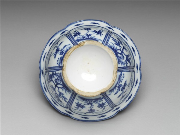 青花花卉紋花式碗