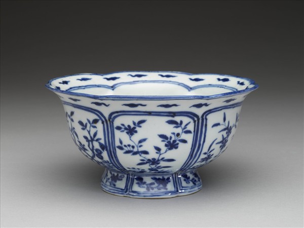 青花花卉紋花式碗