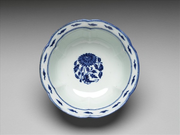 青花花卉紋花式碗