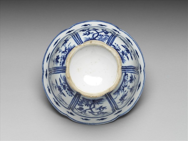 青花花卉紋花式碗