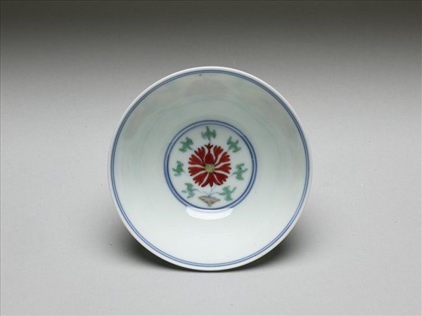 鬥彩纏枝番蓮紋碗