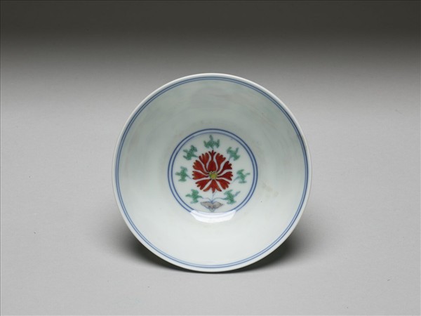 鬥彩纏枝番蓮紋碗
