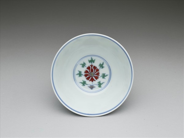 鬥彩纏枝番蓮紋碗