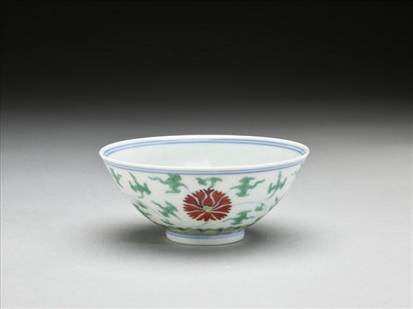 鬥彩纏枝番蓮紋碗