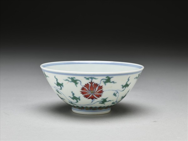 鬥彩纏枝番蓮紋碗
