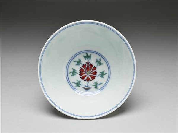 鬥彩纏枝番蓮紋碗