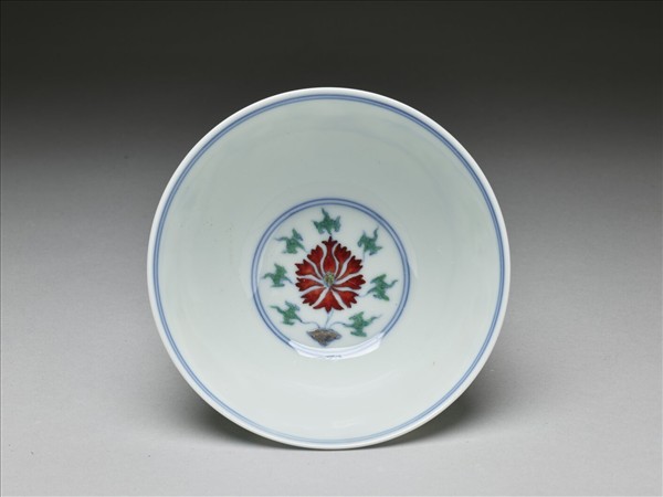 鬥彩纏枝番蓮紋碗