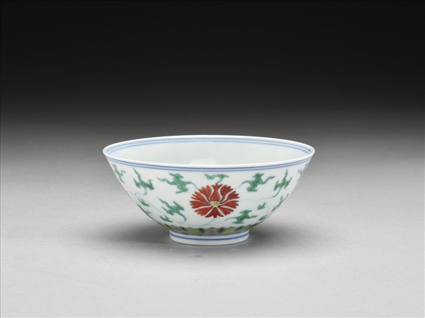 鬥彩纏枝番蓮紋碗