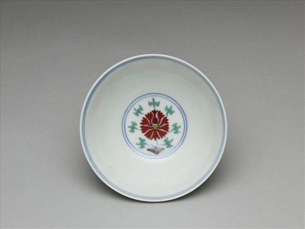 鬥彩纏枝番蓮紋碗