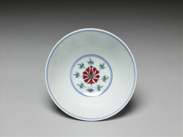 鬥彩纏枝番蓮紋碗